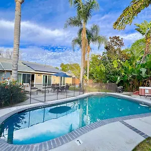Holiday home Rainforest 4 Bedroom Poolspa Walk2disneyland, Anaheim